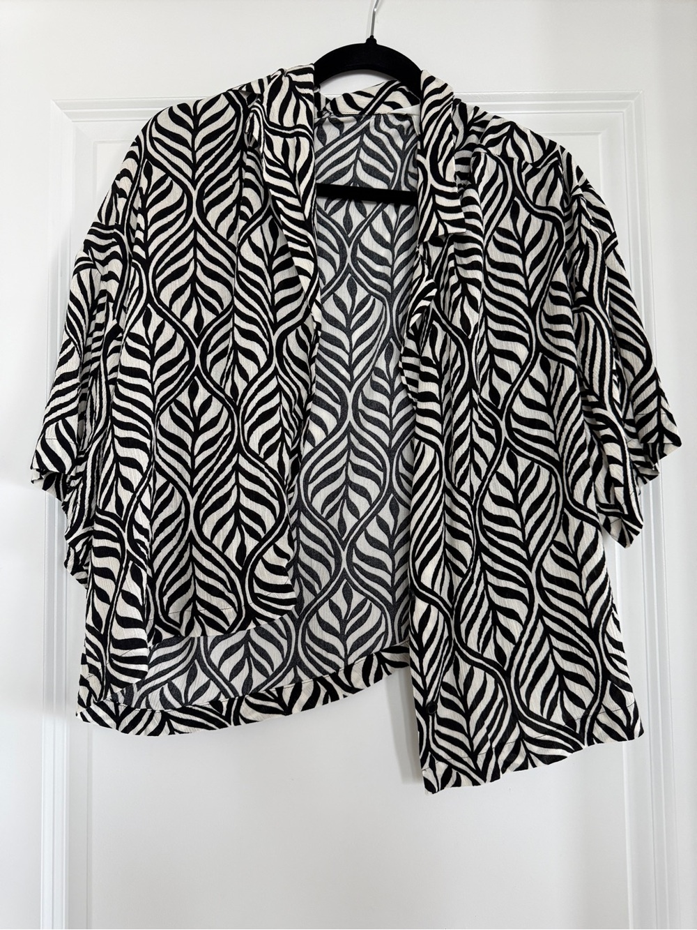 H&M Black & White Leaf-Print Button Down Top